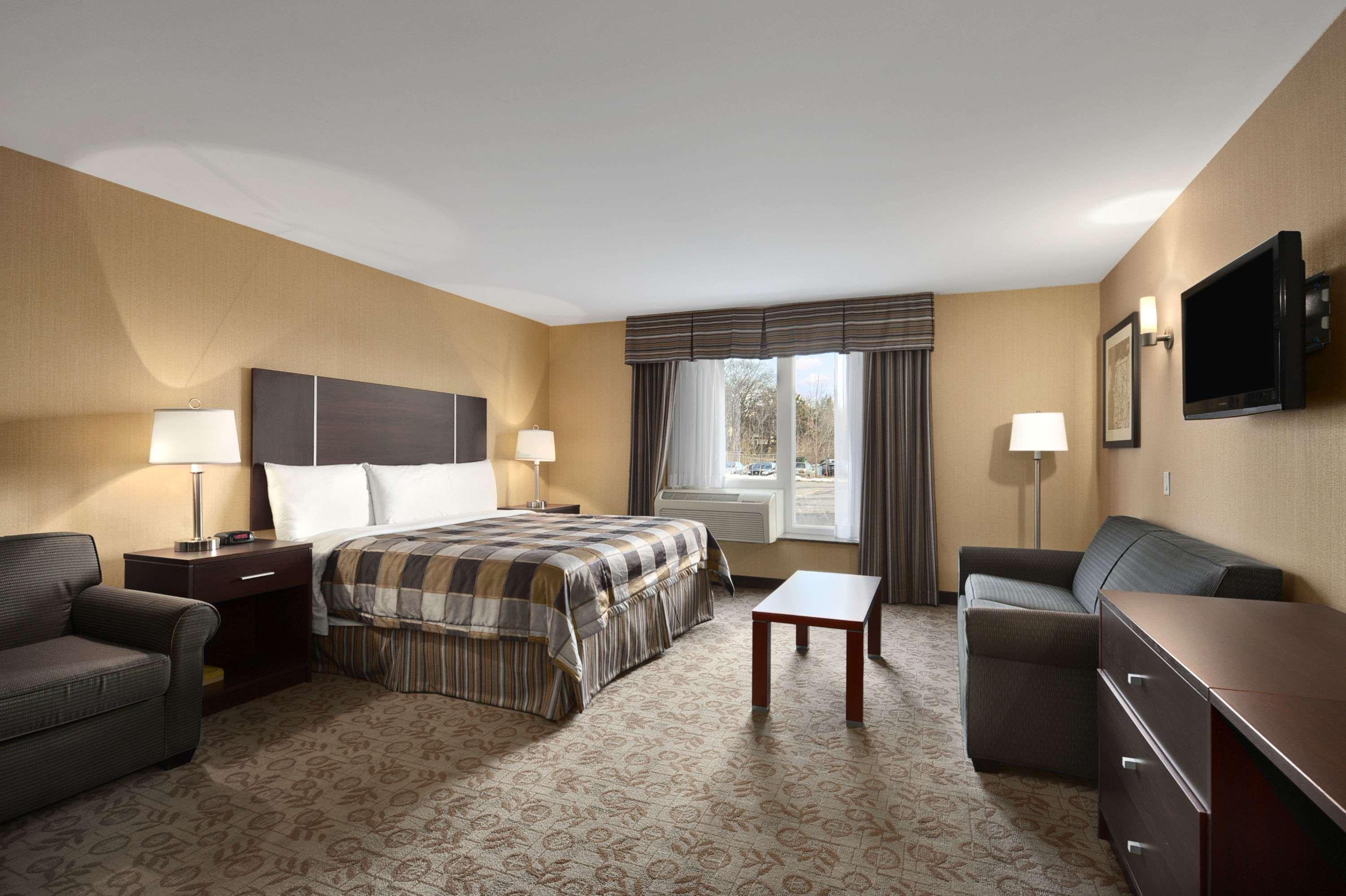 Days Inn By Wyndham Brampton Bagian luar foto