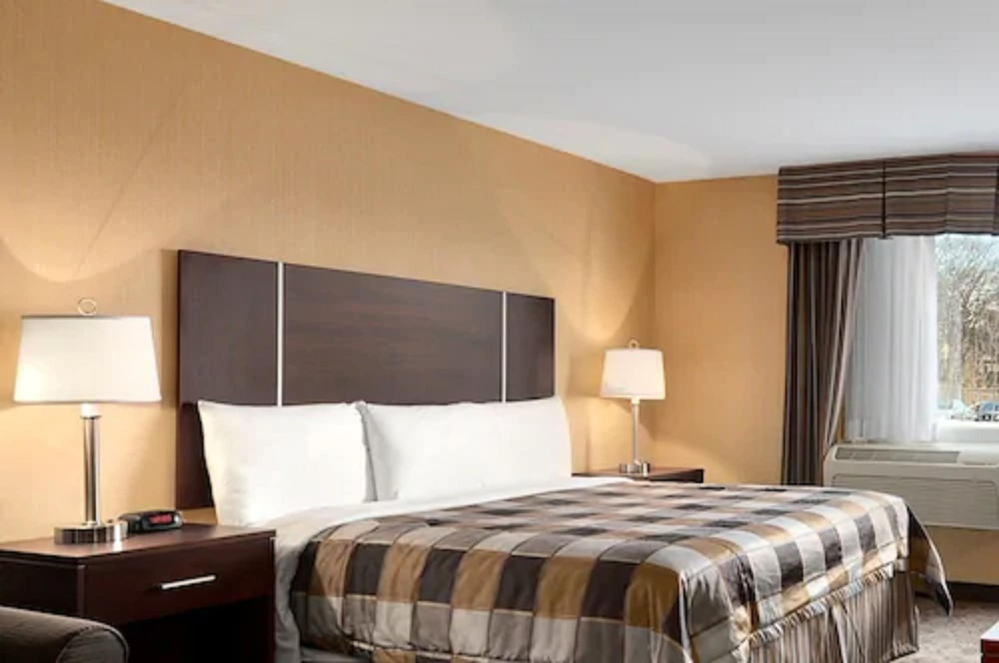 Days Inn By Wyndham Brampton Bagian luar foto