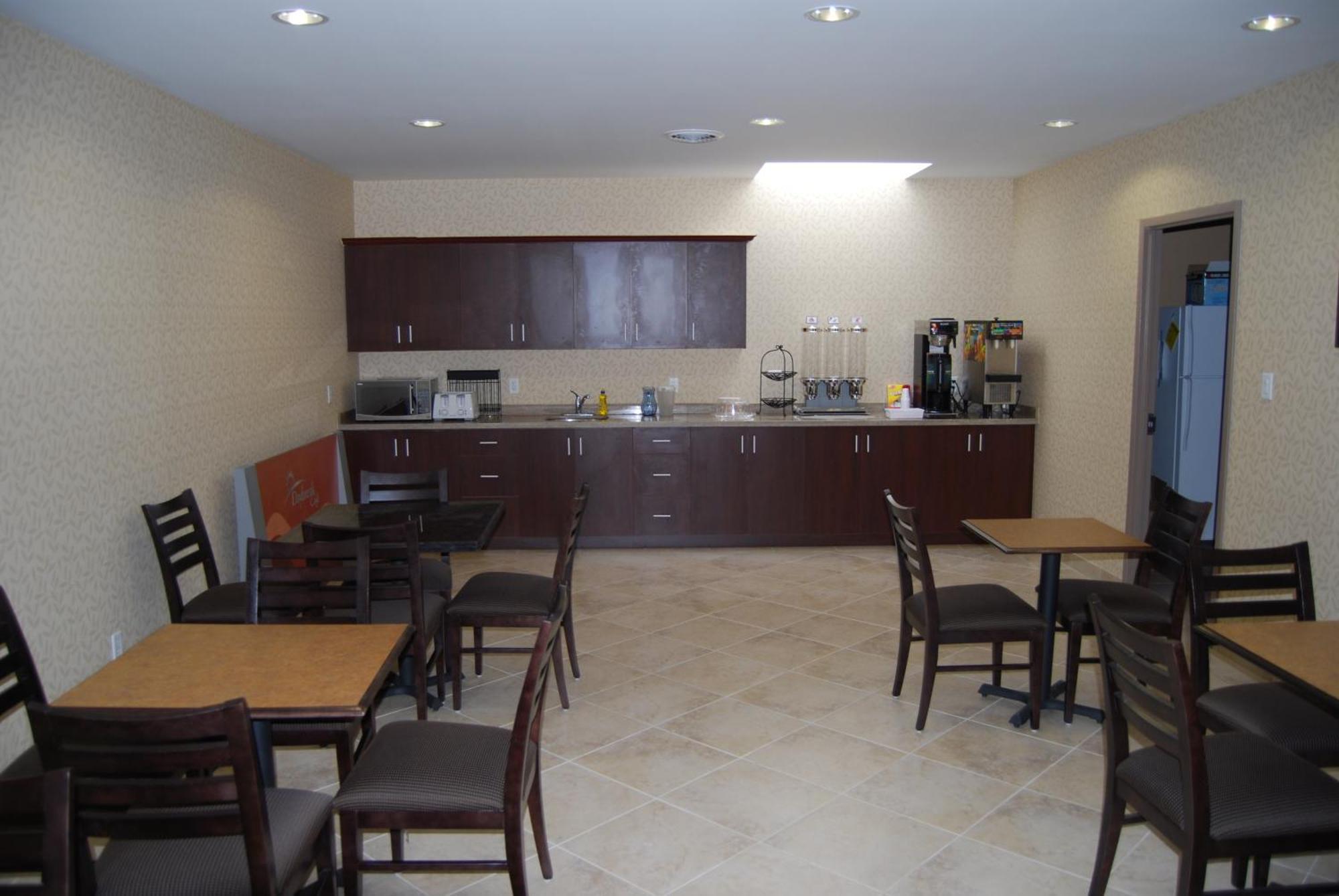 Days Inn By Wyndham Brampton Bagian luar foto