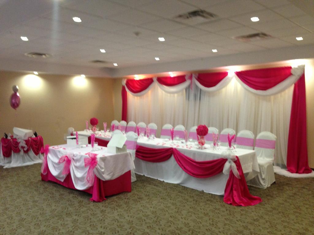 Days Inn By Wyndham Brampton Bagian luar foto