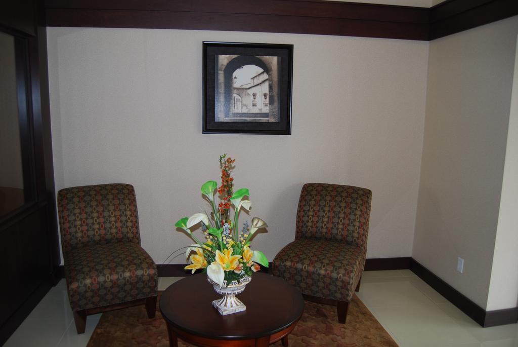 Days Inn By Wyndham Brampton Bagian luar foto